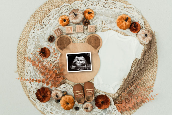 Baby announcement for fall baby with bear theme